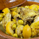 طاجن دجاج بالزيتون والليمون