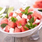 كاسات جبنة الفيتا مع البطيخ