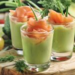 كاسات سلمون افوكادو